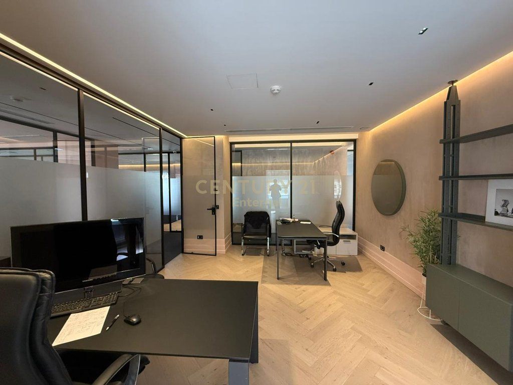 Ambjente per zyra me qira tek Rruga e Elbasanit 3,325 € /Muaj