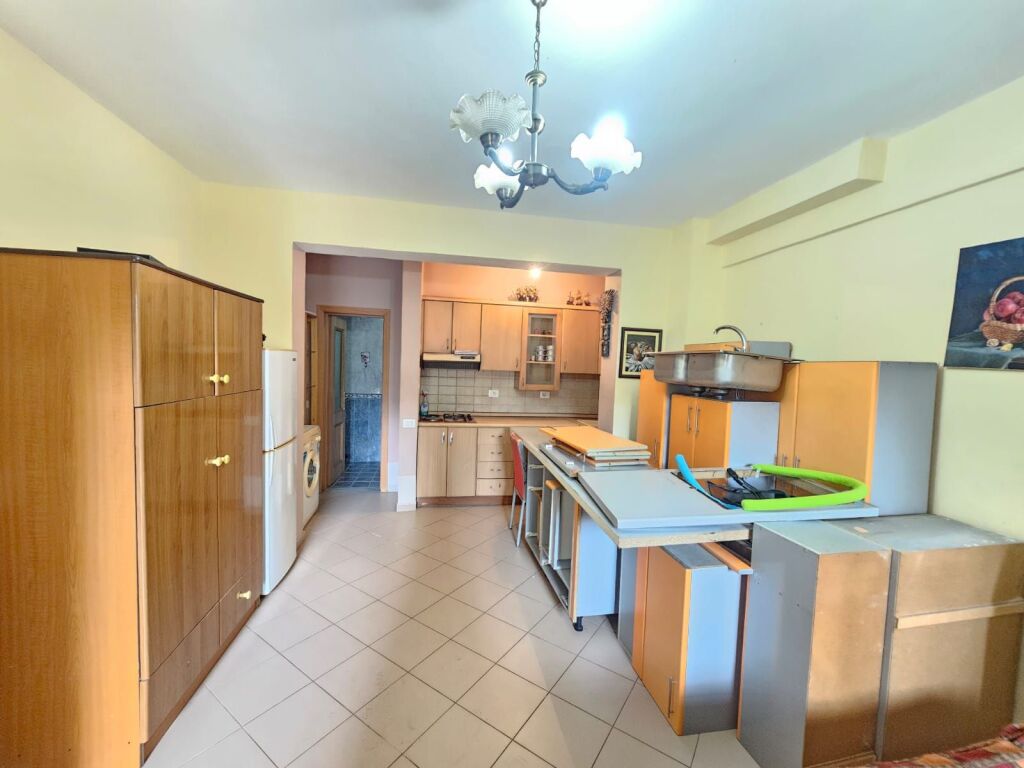 🏖️ SHITET GARSONIERE ME OBORR – SHKËMBI I KAVAJËS, DURRËS