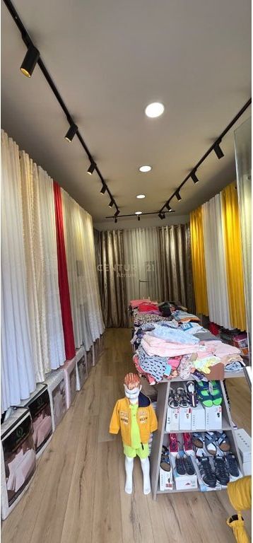 SHITET DYQAN BUZE RRUGE TEK SELVIA!!!