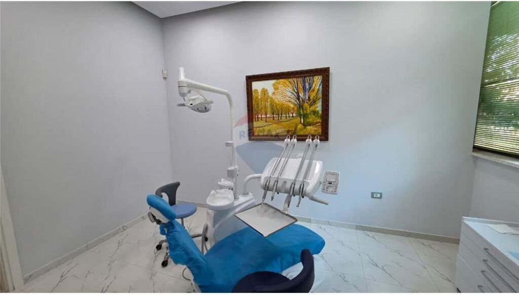 Klinikë Dentare- Për Shitje - Rruga Hajredin Haxhiraj, Vlorë