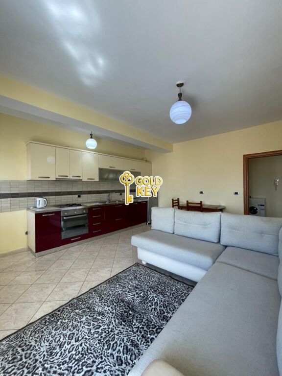 🏡  APARTAMENT ME QERA 1+1Pallati i Sportit, Rrugë Kryesore, Durrës
