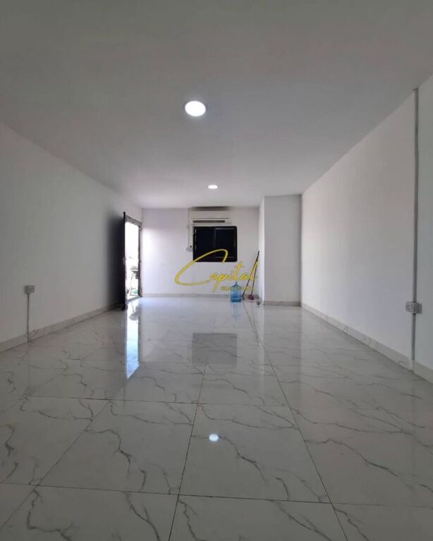 DYQAN ME QIRA 30 M2 KOMBINAT 30.000 LEKE