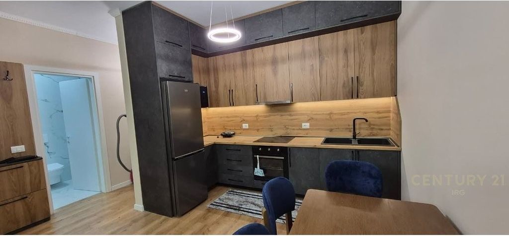 SUPER APARTAMENT 1+1 PËR QERA – Rruga 5 Maj, pranë Emerald Center