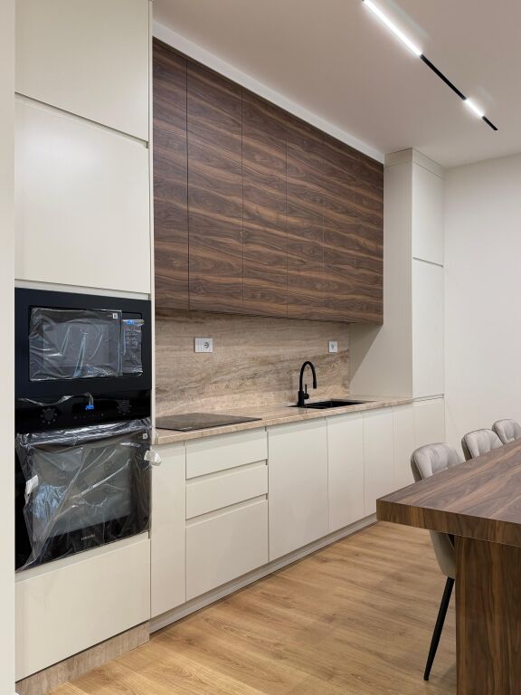 APARTAMENT LUKSOZ 2+1 ME VERANDE PER QERA TEK LIQENI THATE