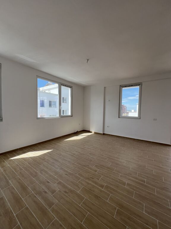 Vendesi Appartamento 2+1 Unaza e Re. Tirana