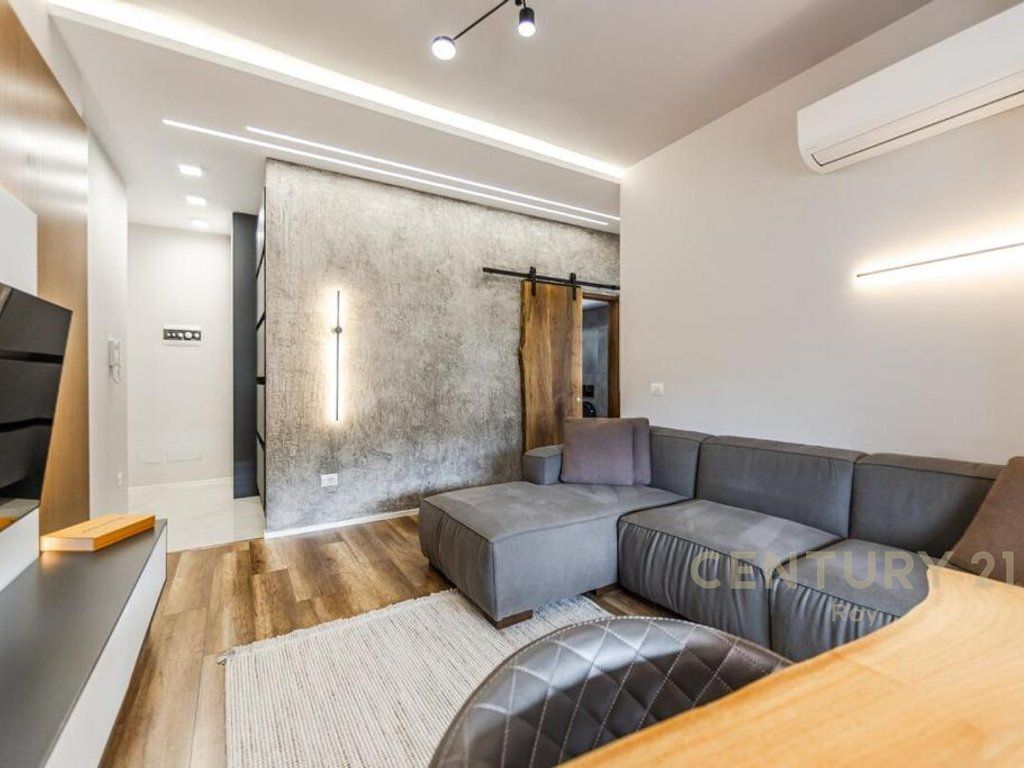 Apartament luksoz 2+1 Me Qira në Qendrën e Durrësit - 650€ | 70 m²