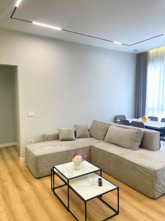 APARTAMENT LUKSOZ 1+1 + PARKIM PER QERA TEK LIQENI THATE