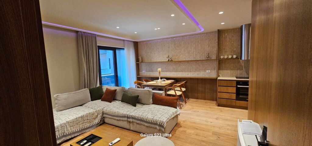 Super apartament 1+1+parkimi Sima Com