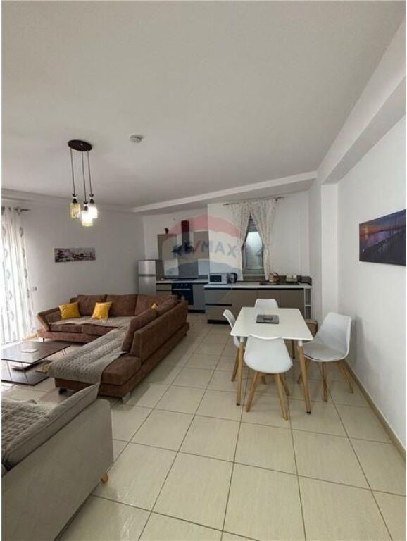 Apartament 1+1- Për Qira afatgjatë- Rruga Dhimitër Konomi, Vlorë