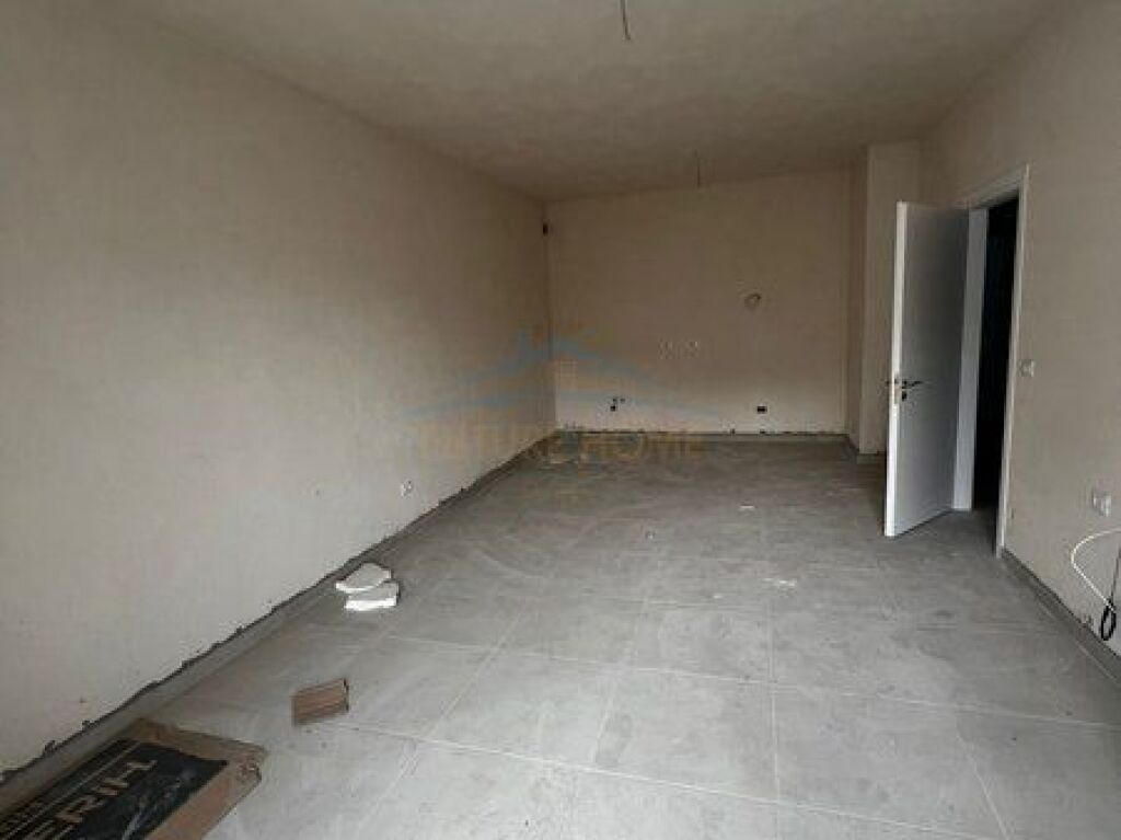 Shitet , Apartament 2+1+2 , 5 Maji , Tirane