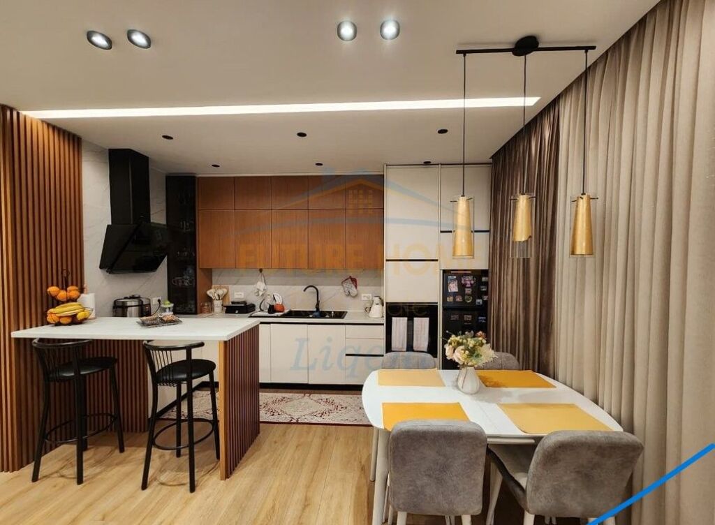 Shitet, Apartament 2+1+Post Parkimi, Liqeni i Thate, Tiranë.