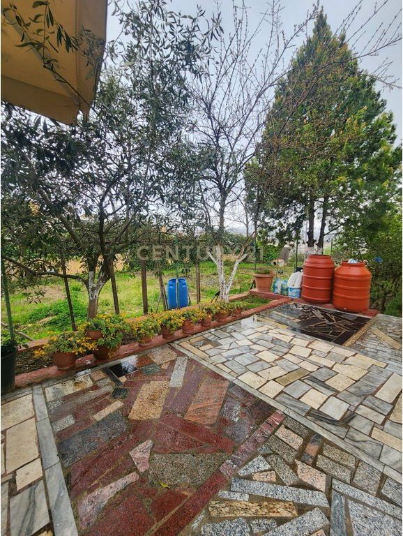 🏰 Vilë Trekatëshe me Potencial Zhvillimi – Qyteti Studenti