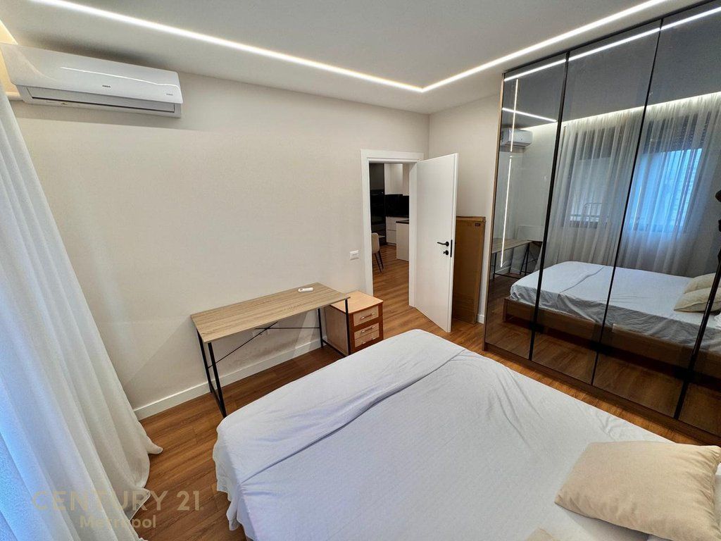 APARTAMENT 2+1 PRANE PAZARIT TE RI! 1,050 € /Muaj