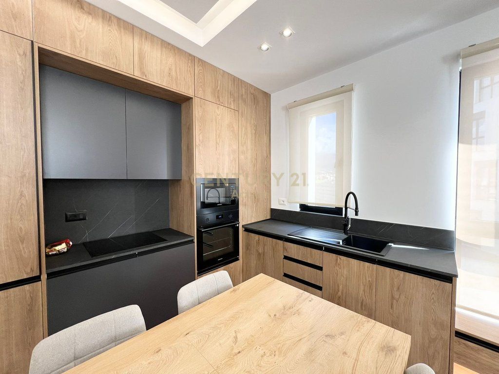 JEPET ME QIRA SUPER APARTAMENT 1+1+POST PARKIM,RRUGA E DIBRES! 720 € /Muaj