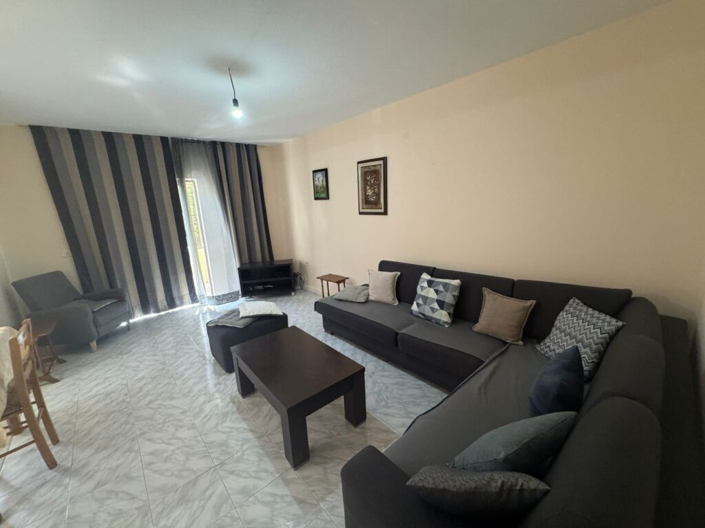 apartament 3+1+2 me qira 2 minuta nga Komuna