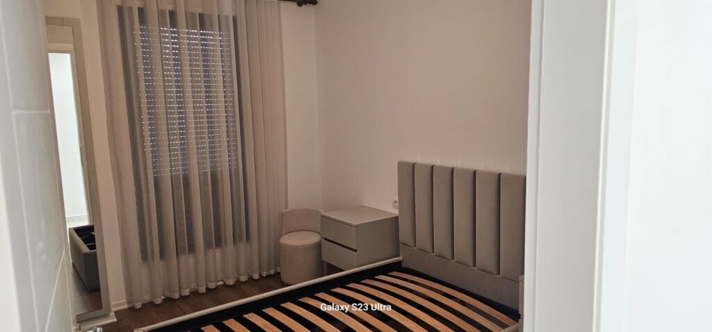 Ofrohet per qera apartament 2+1 ne Porcelan