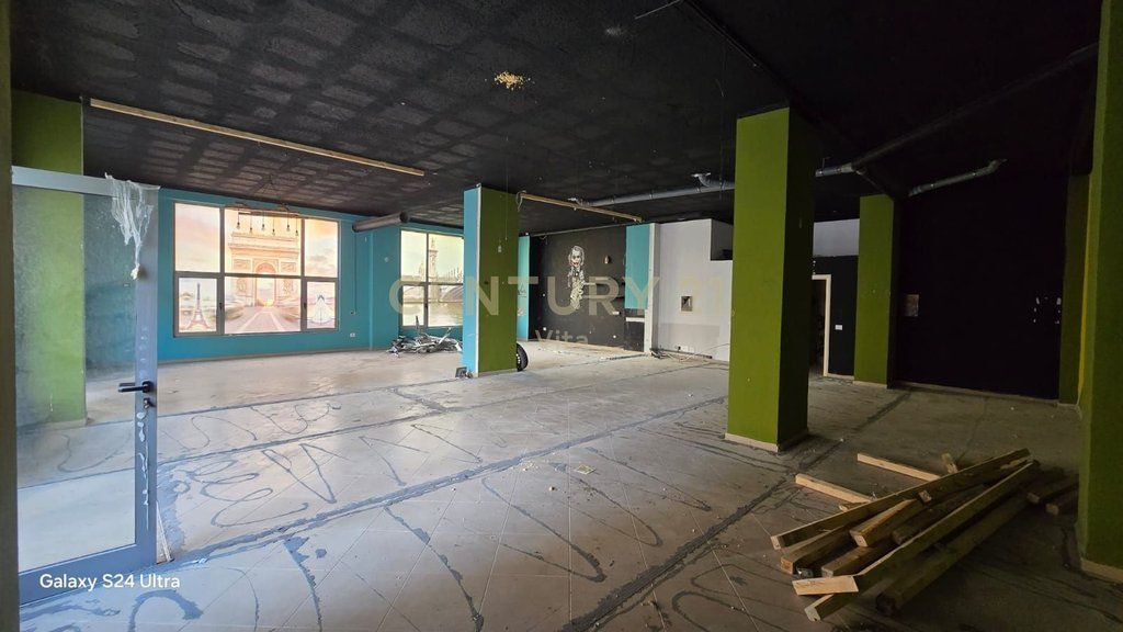 Ambient 170m2 me Qira në Durrës !