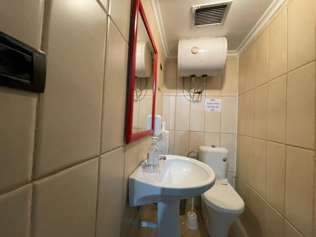 Ambient biznesi per qira ne Bllok.