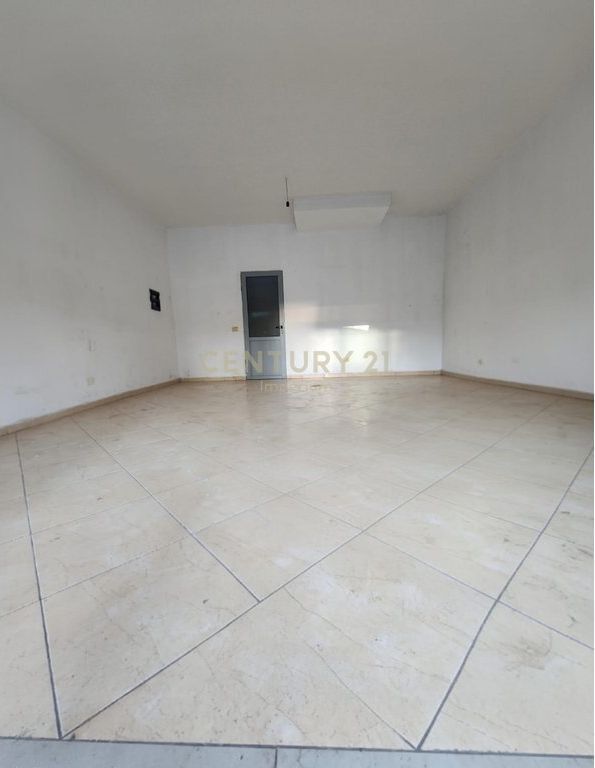 Ambient komercial per shitje! 88,000 €