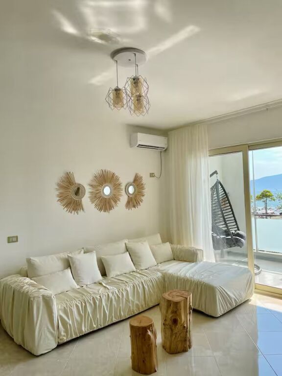 Apartament me pamje nga deti për qira afatgjatë Vlorë