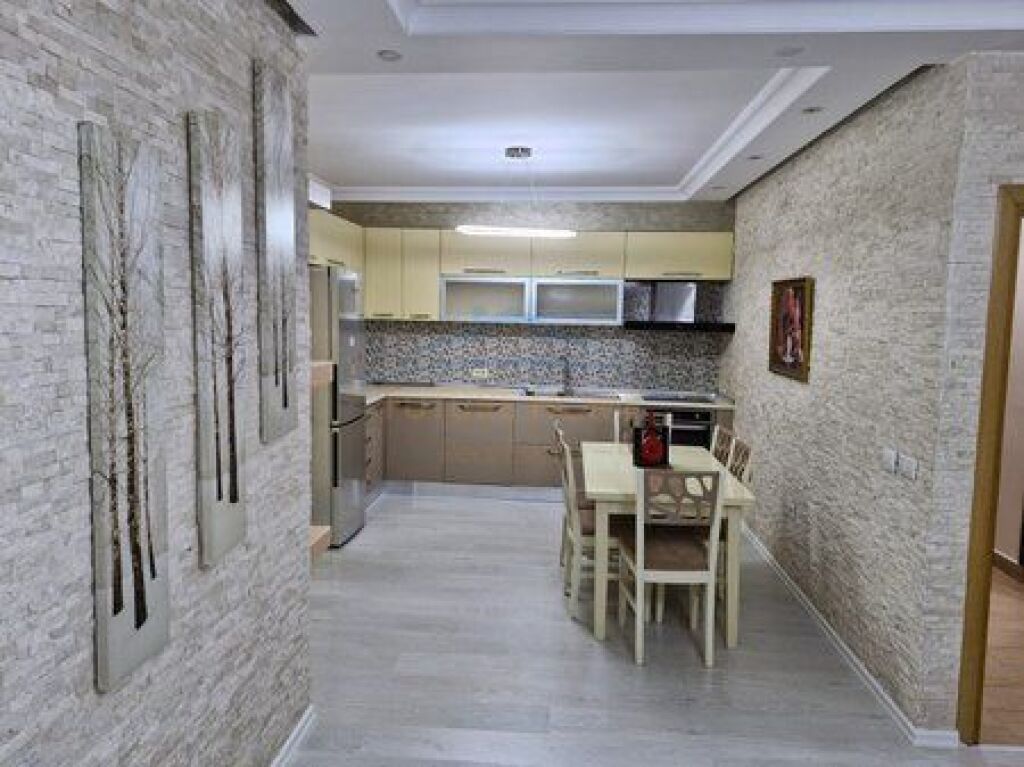 Shitet, Apartament 3+1+2, Porcelan, Tiranë
