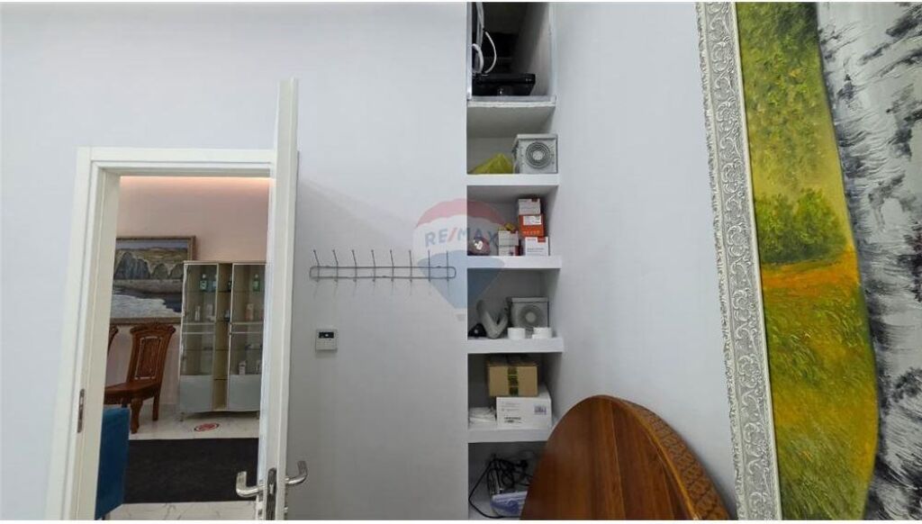 Klinikë Dentare- Për Shitje - Rruga Hajredin Haxhiraj, Vlorë