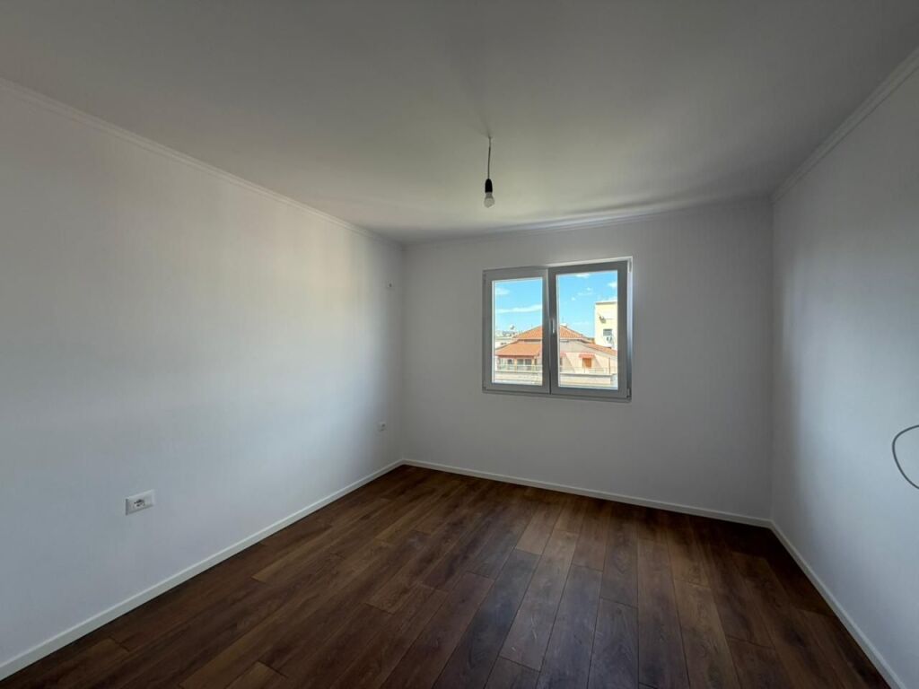 Apartament 1+1 per shitje ne Porcelan.