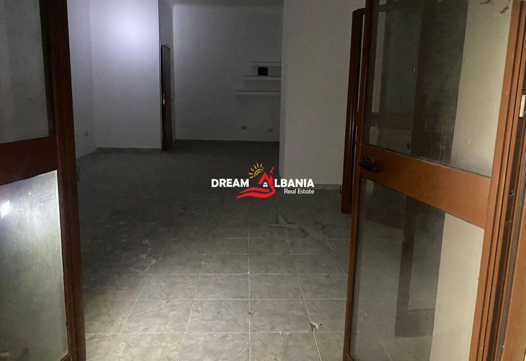 Dyqan/Zyre/Garsoniere per shitje ne zonen e Laprakes tek Rruga Dritan Hoxha ne Tirane (ID 4171621)