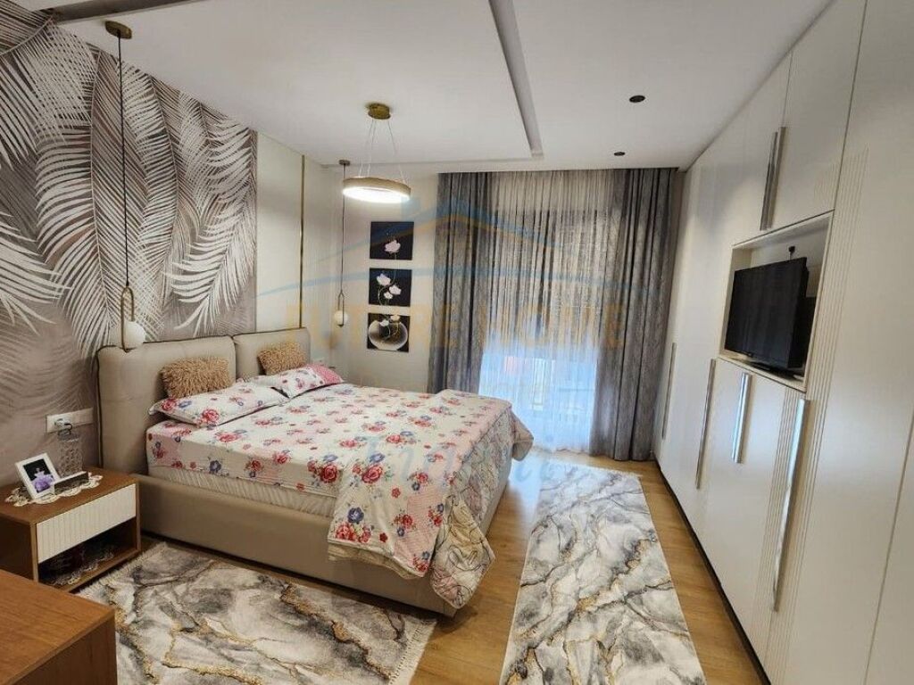 Shitet, Apartament 2+1+Post Parkimi, Liqeni i Thate, Tiranë