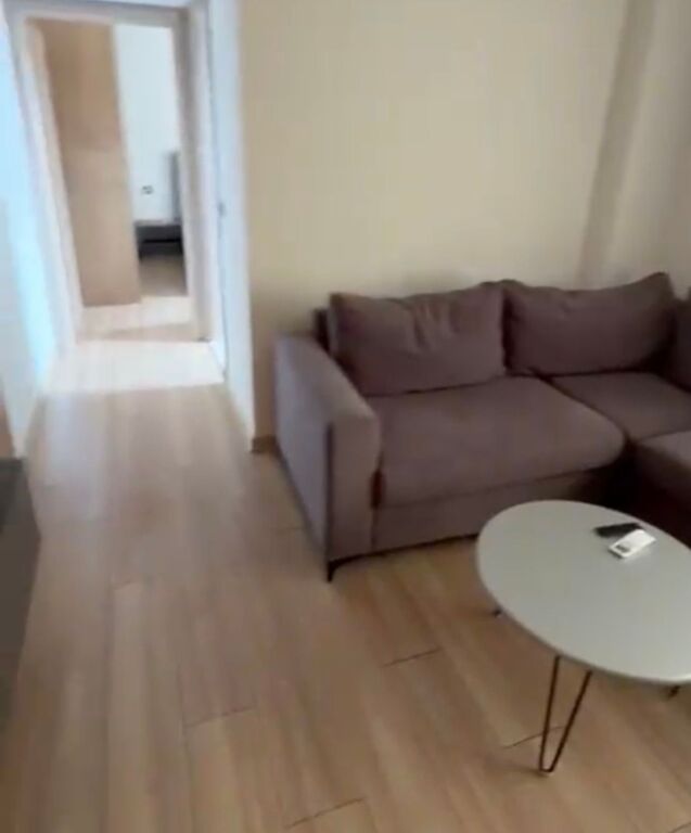 For rent 1+1 Selite near the Mosque 40,000 lek