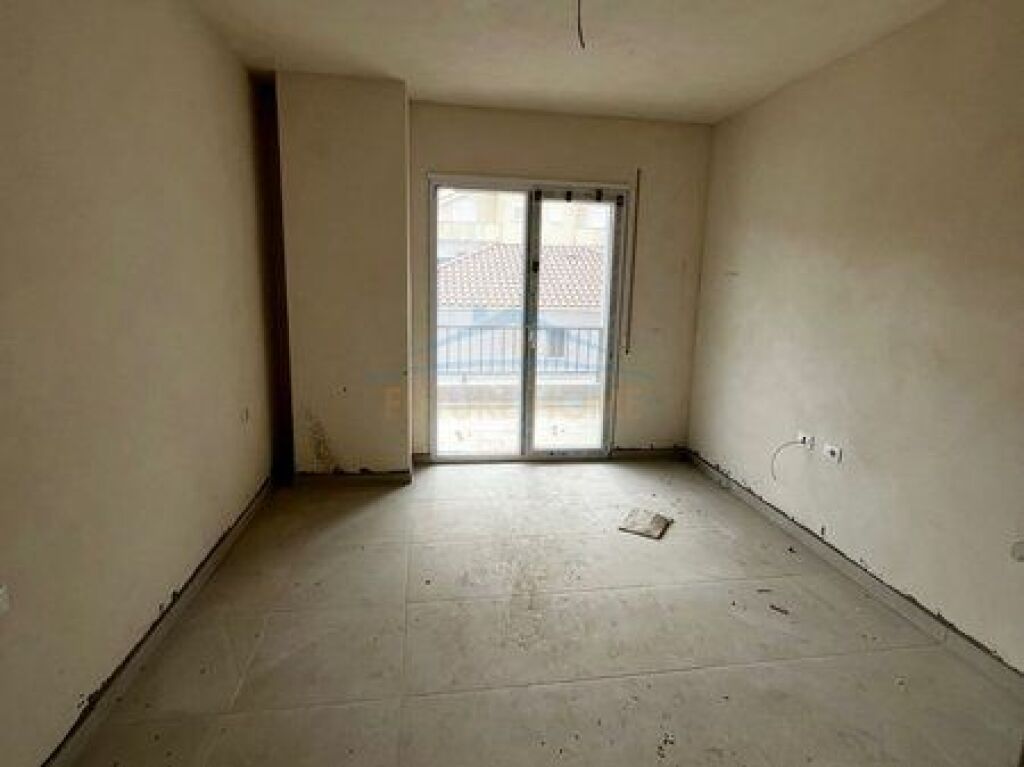 Shitet , Apartament 2+1+2 , 5 Maji , Tirane