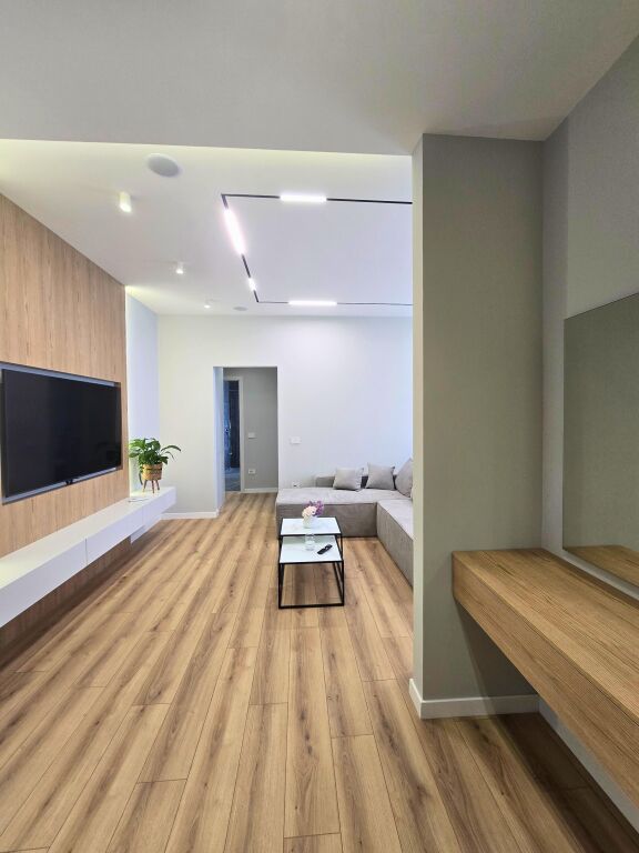 APARTAMENT LUKSOZ 1+1 + PARKIM PER QERA TEK LIQENI THATE