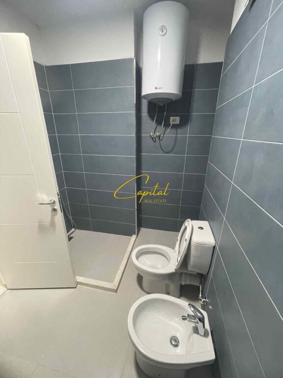 ZYRE ME QIRA 110 M2 RRUGA E DIBRES 40.000 LEKE