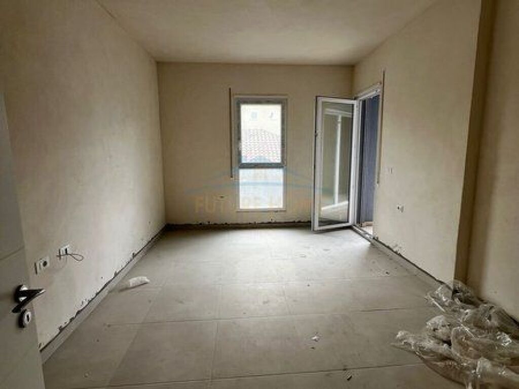 Shitet , Apartament 2+1+2 , 5 Maji , Tirane