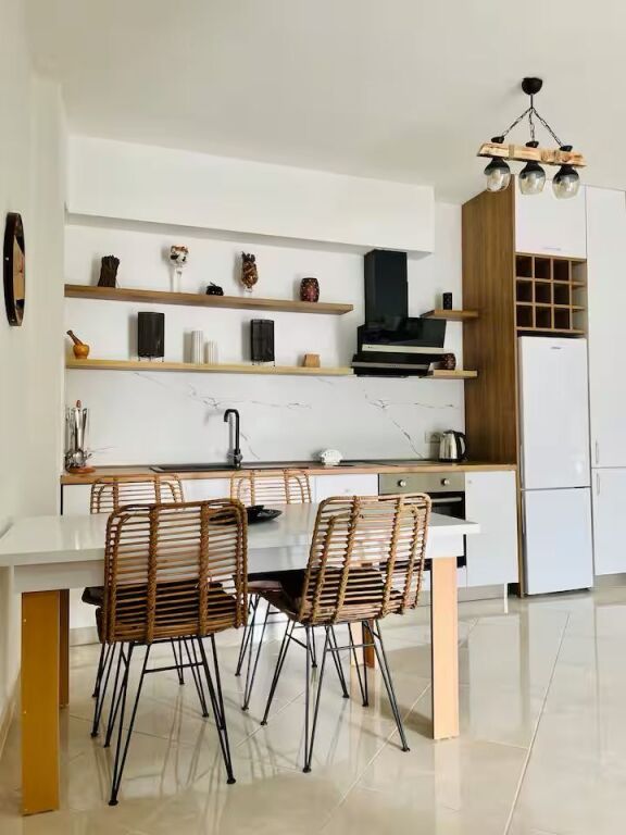 Apartament me pamje nga deti për qira afatgjatë Vlorë