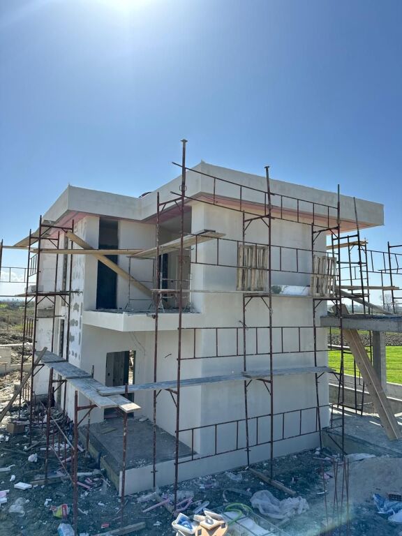 VILË PËR SHITJE NË GJIRIN E LALZIT !   300,000 €