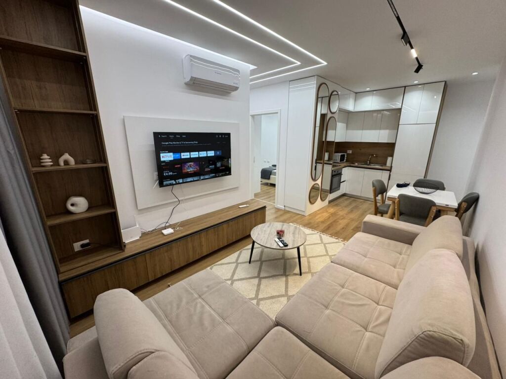 Affittasi appartamento 2+1+Parcheggio  Indirizzo: Ali Demi Complesso Kadiu  Arredato  7° piano  Superficie 89 m2  Prezzo 600 mila lek con parcheggio