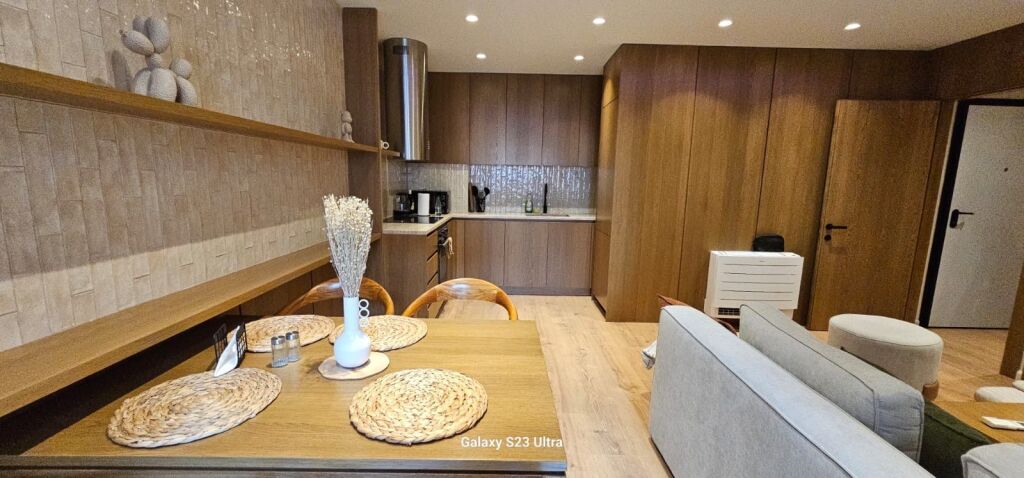 Super apartament 1+1+parkimi Sima Com