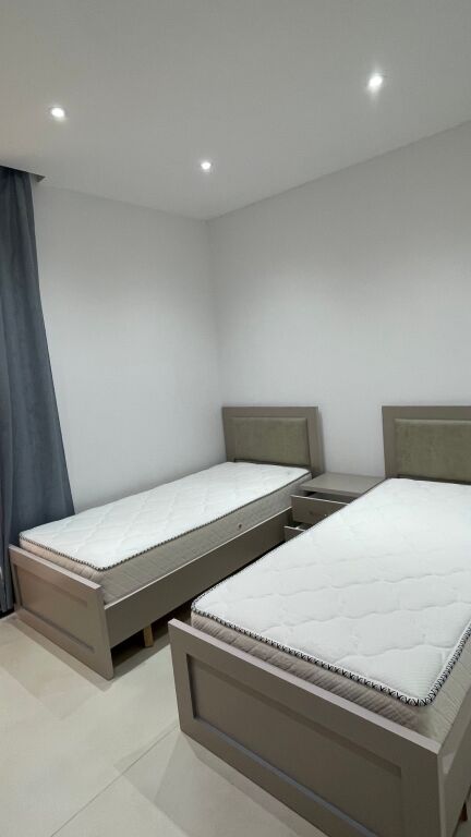 21 Dicembre vicino al Centro, si affitta un nuovo appartamento 2+1, nuovo, mai abitato, in un edificio nuovo!