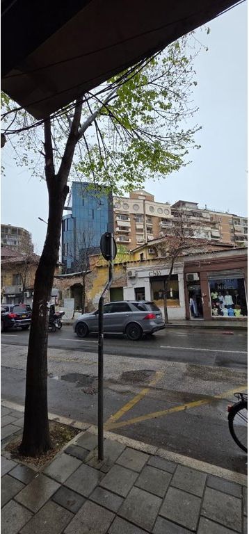 SHITET DYQAN BUZE RRUGE TEK SELVIA!!!