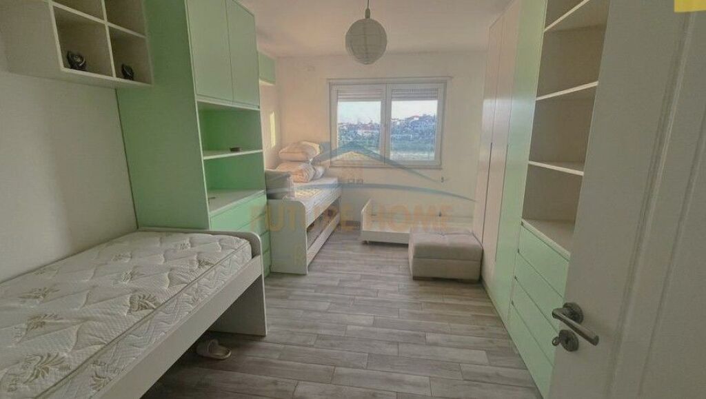 Shitet, Apartament 2+1+2, Unaza e Re.