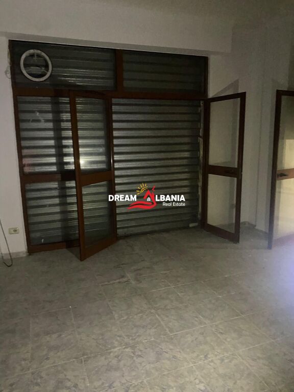 Dyqan/Zyre/Garsoniere per shitje ne zonen e Laprakes tek Rruga Dritan Hoxha ne Tirane (ID 4171621)