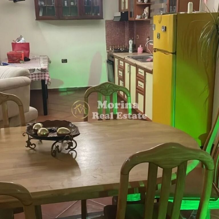 Qera | Shtëpi private 2 + 1 | Rruga Ali Demi | 600 €/muaj