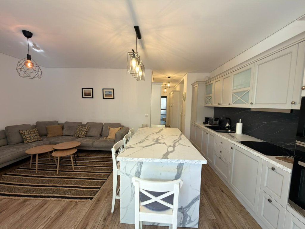 San Pietro Residence, Apartament 2+1 me oborr privat 203 m²