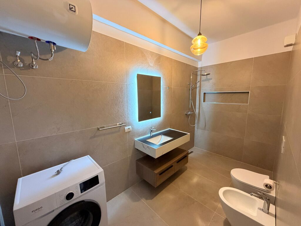 Apartament me qera 1+1 Xhamllik