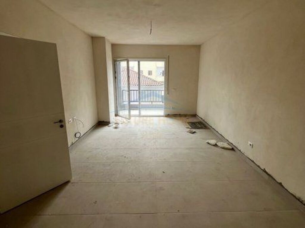 Shitet , Apartament 2+1+2 , 5 Maji , Tirane