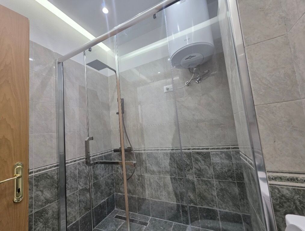 Super 2+1+2, Bohem Bar Astir 600 mije leke