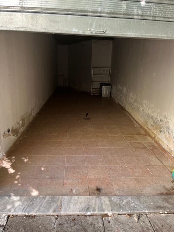 WAREHOUSE FOR RENT 30 M2 30,000 LEKE PARIS MUNICIPALITY FH-67453