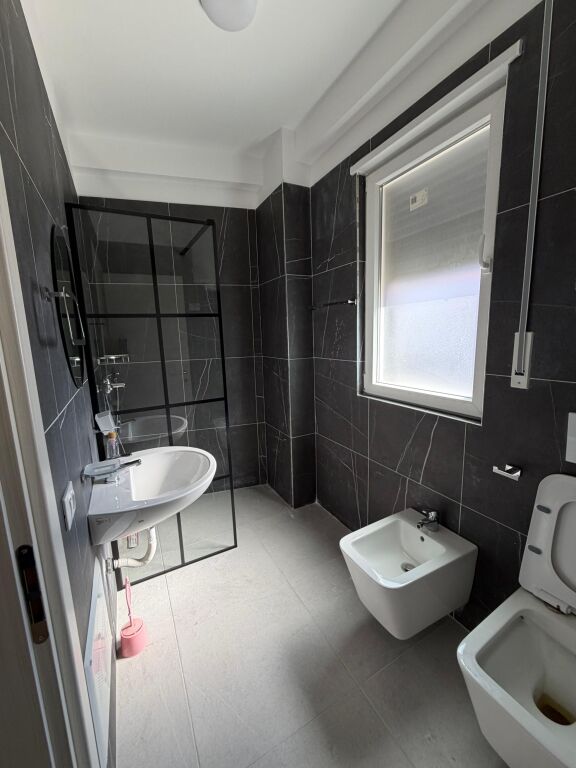 Apartament me qera 1+1 Rruga Dritan Hoxha