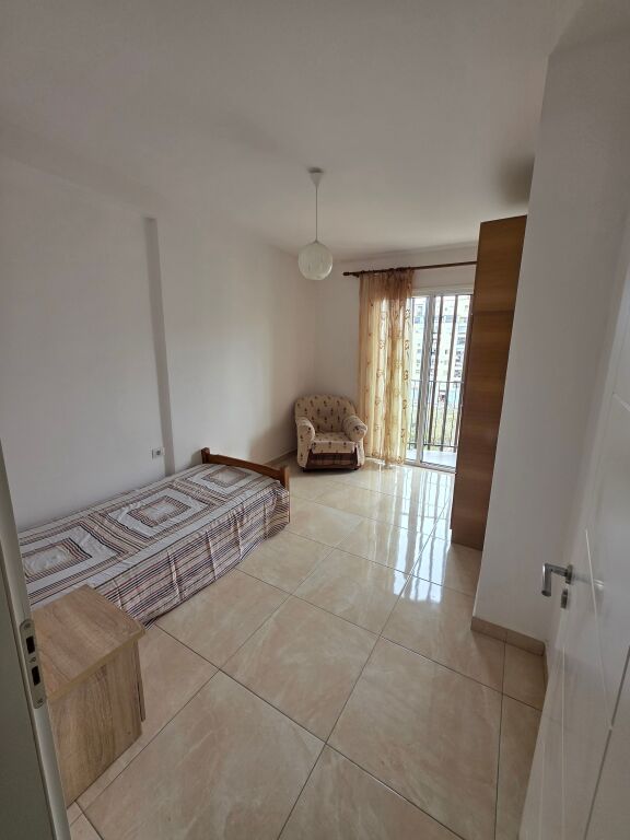 Jepet me qera. 2+1 apt. 500€ Astir